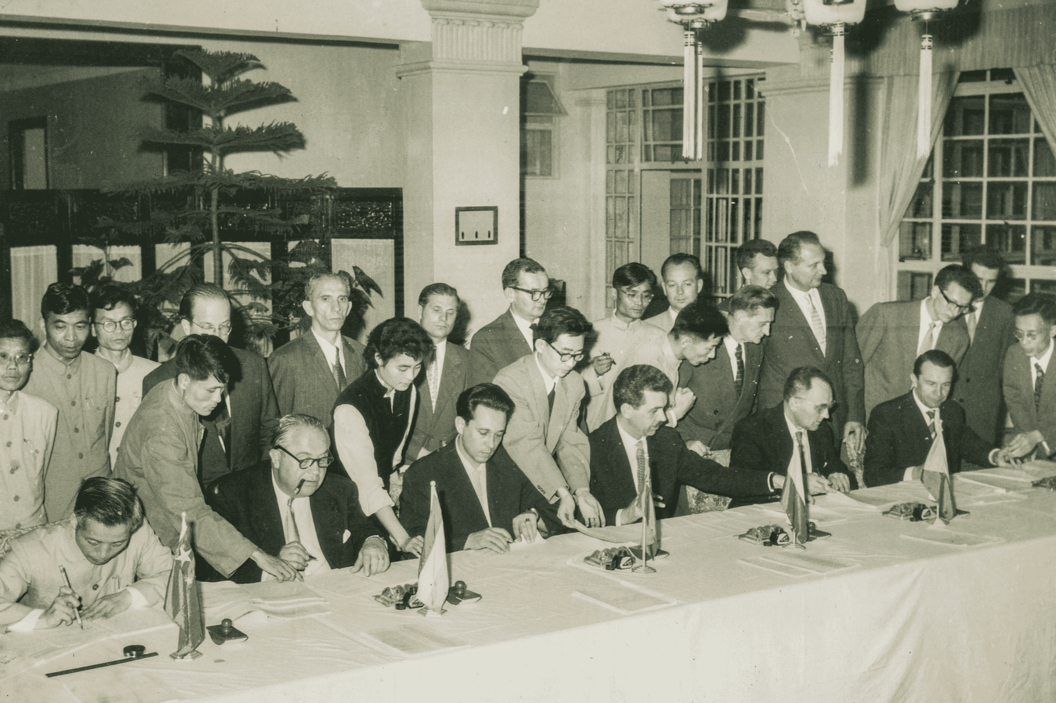 由中國、前蘇聯等6國聯合組建（中國首個電器氣候試驗研究機構）